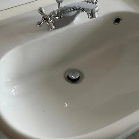 Re *